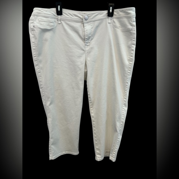 Westport 1962 Denim - 🤍 EUC Westport 1962 White Stretch Crop Jeans | Women’s Size 20